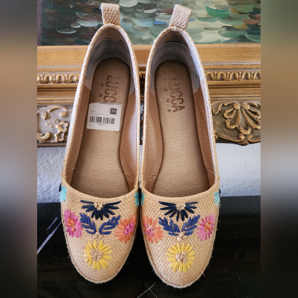 EUC- Step Into Spring Women's Floral Embroidered Espadrilles - Tan